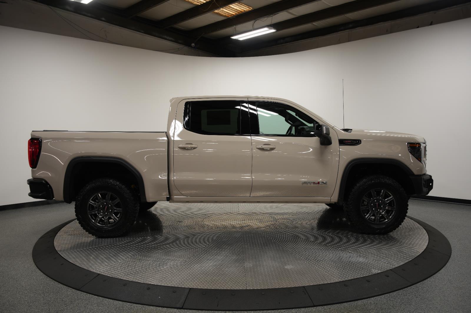 2026 GMC Sierra 1500 AT4X - Photo 9