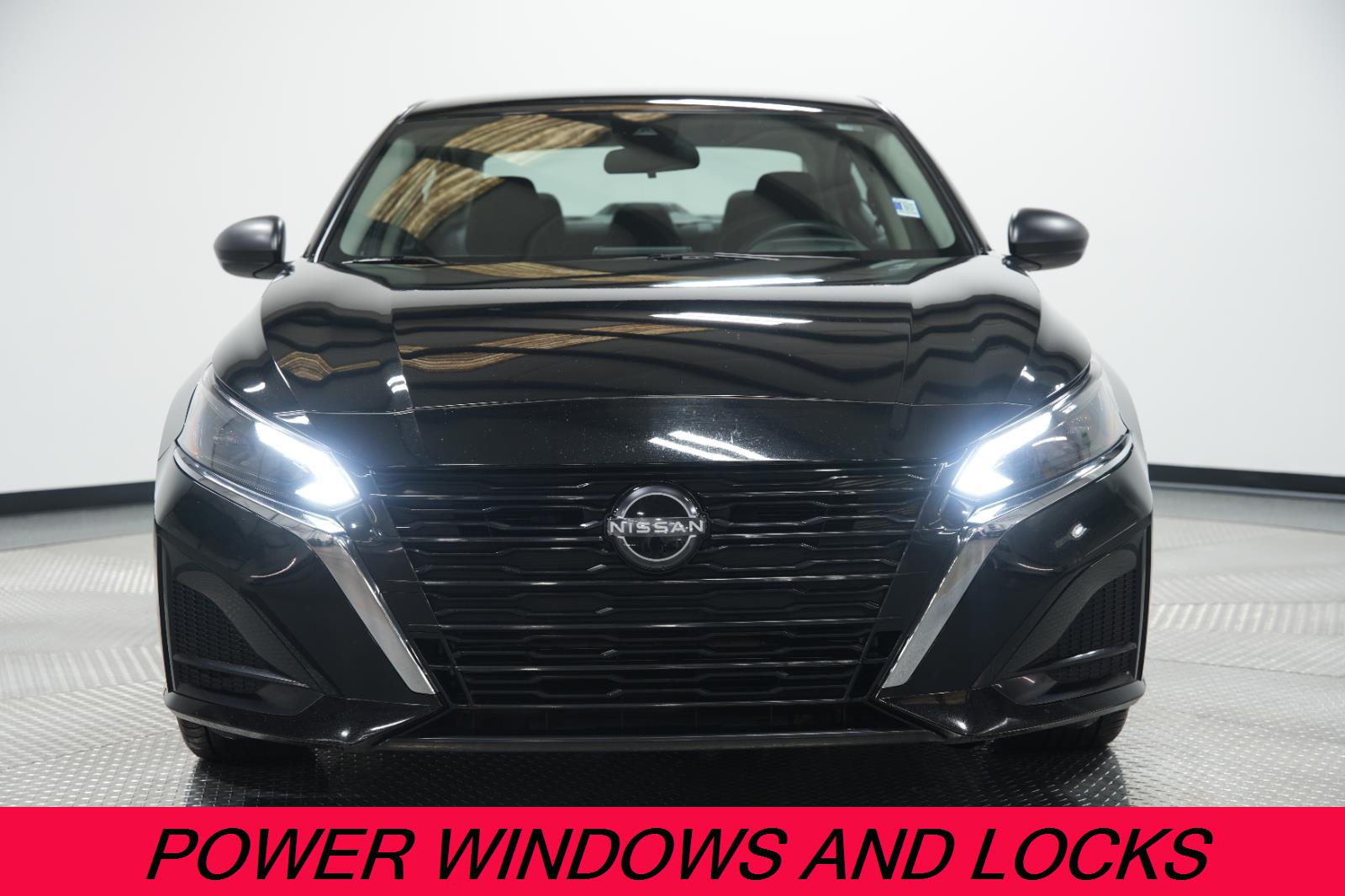 Used 2024 Nissan Altima SV with VIN 1N4BL4DV6RN305263 for sale in Kansas City