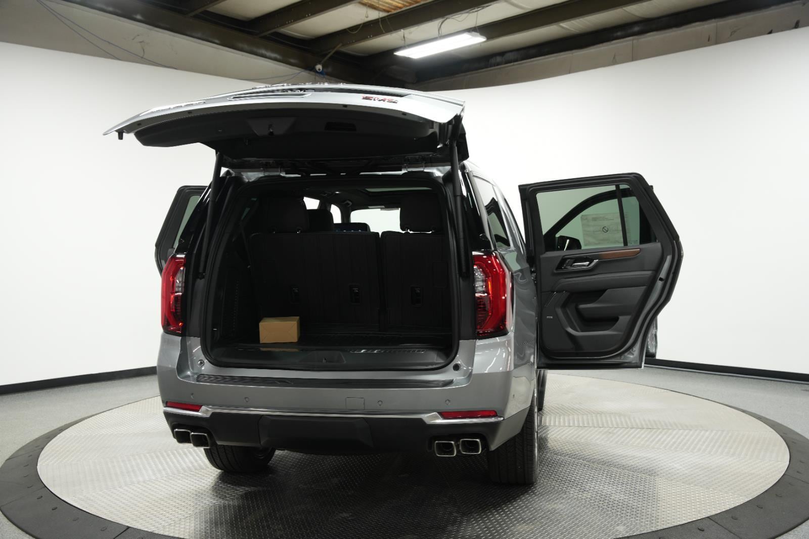 2026 GMC Yukon Denali - Photo 14