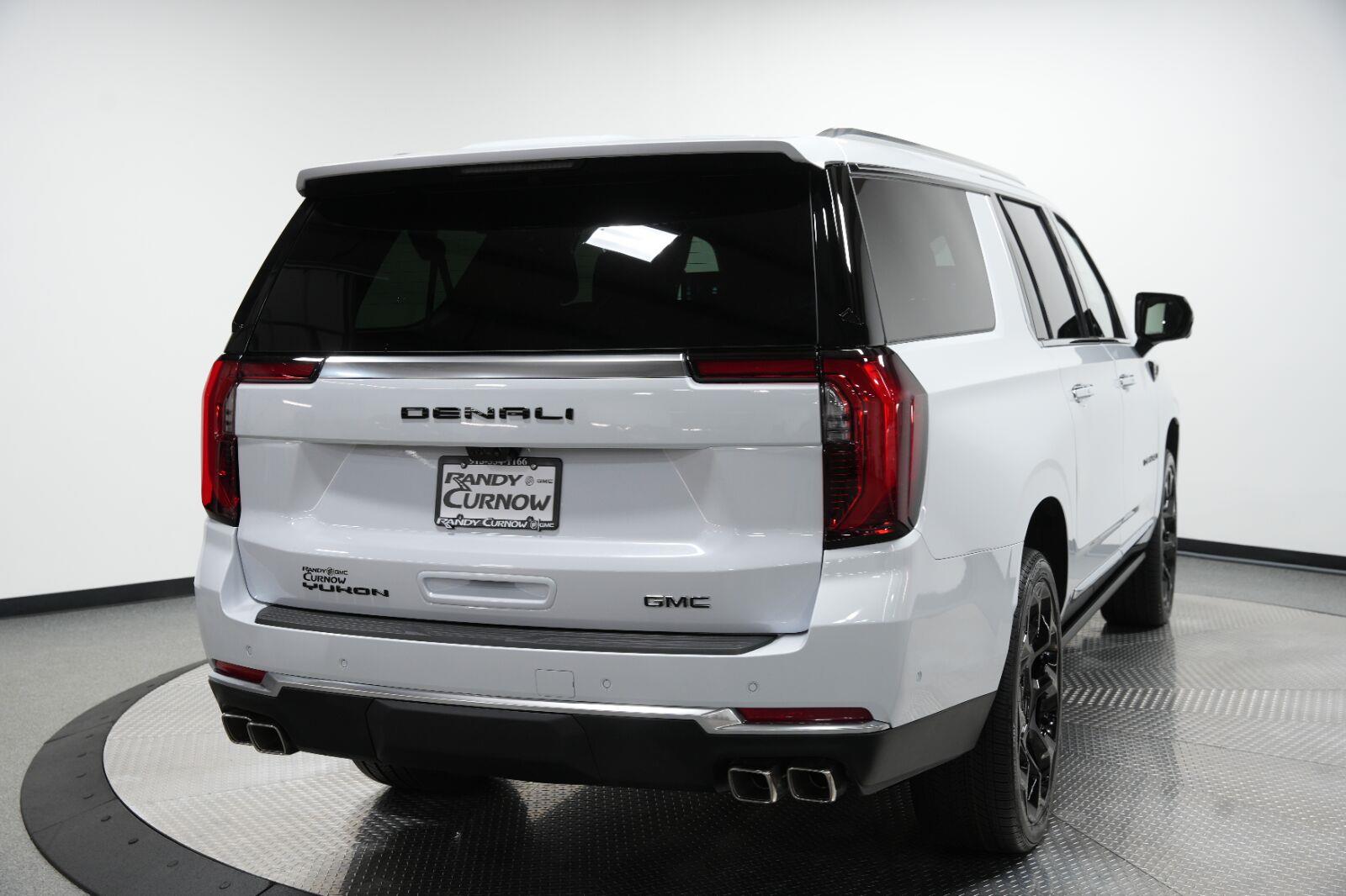 2026 GMC Yukon XL Denali - Photo 11