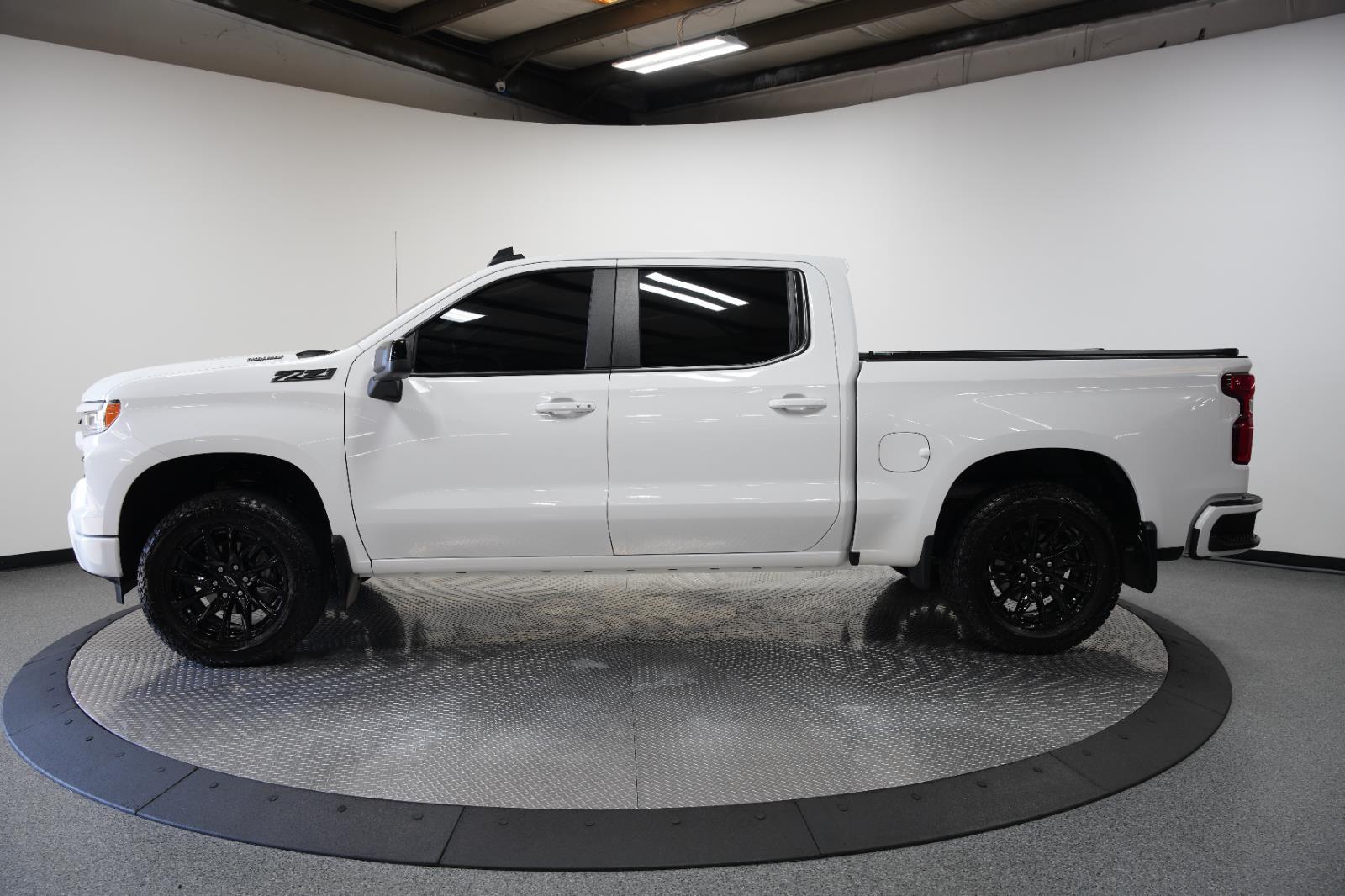 2023 Chevrolet Silverado 1500 RST photo 4