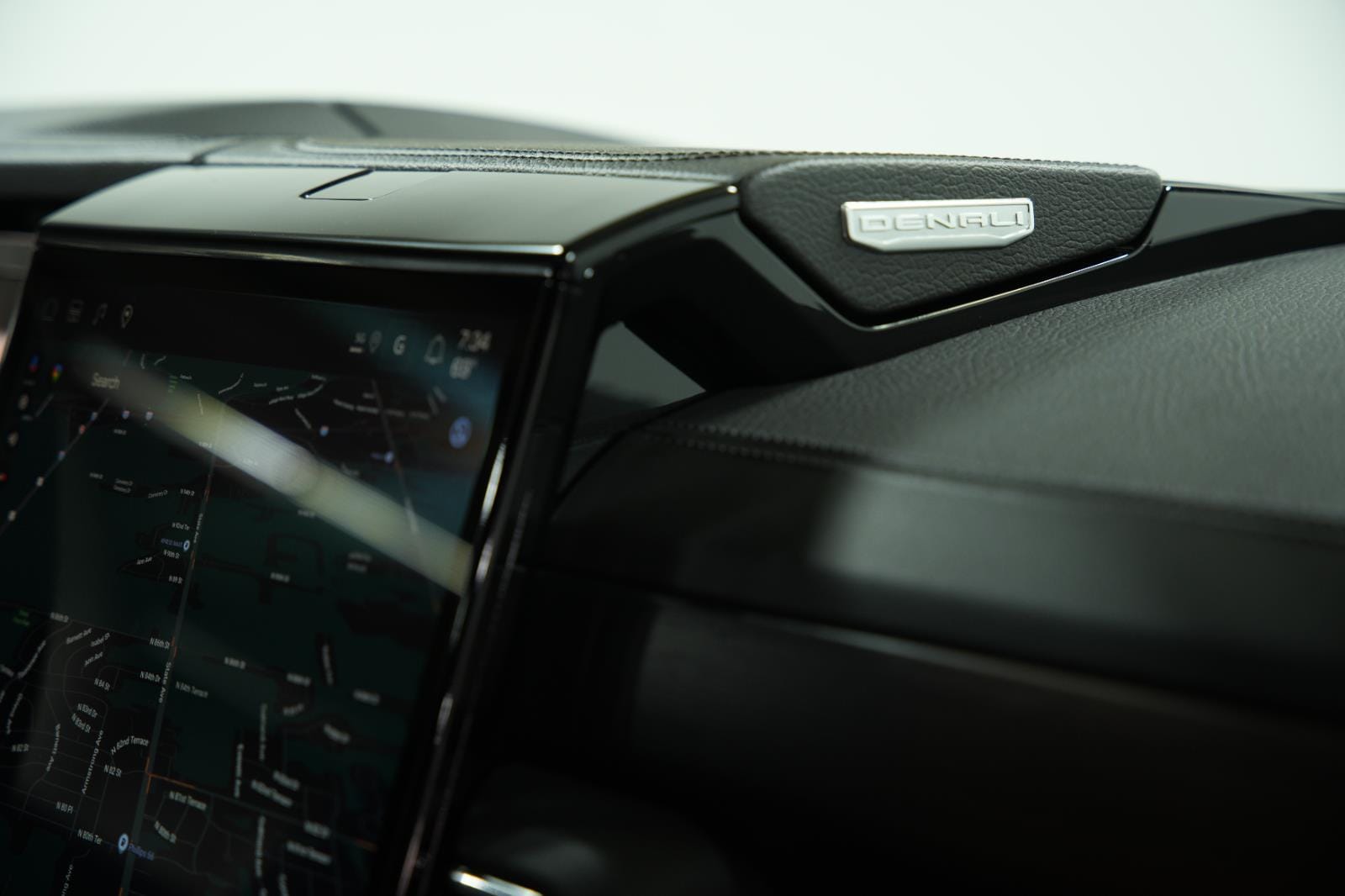 2026 GMC Yukon Denali - Photo 24