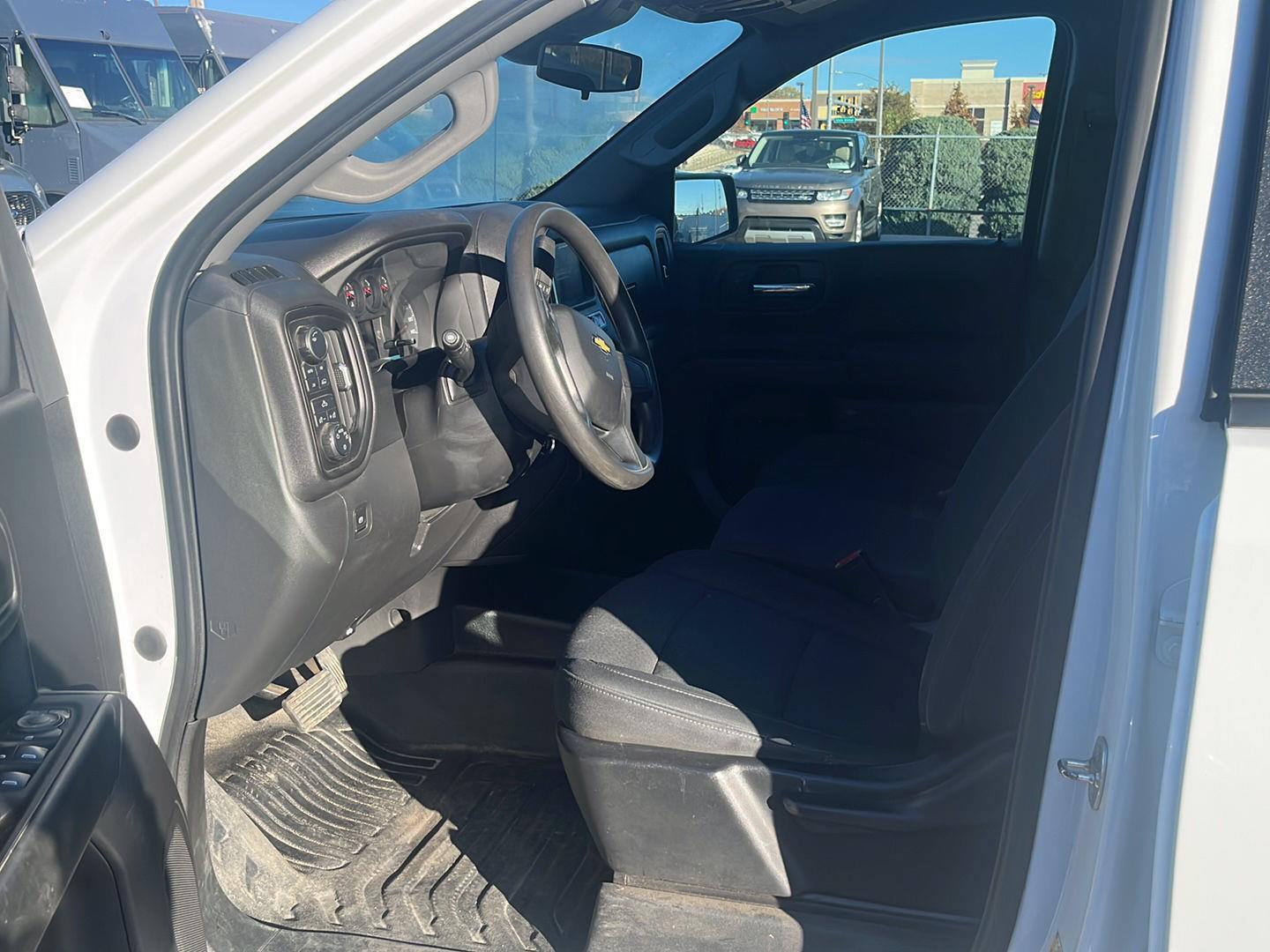 2023 Chevrolet Silverado 1500 photo 3