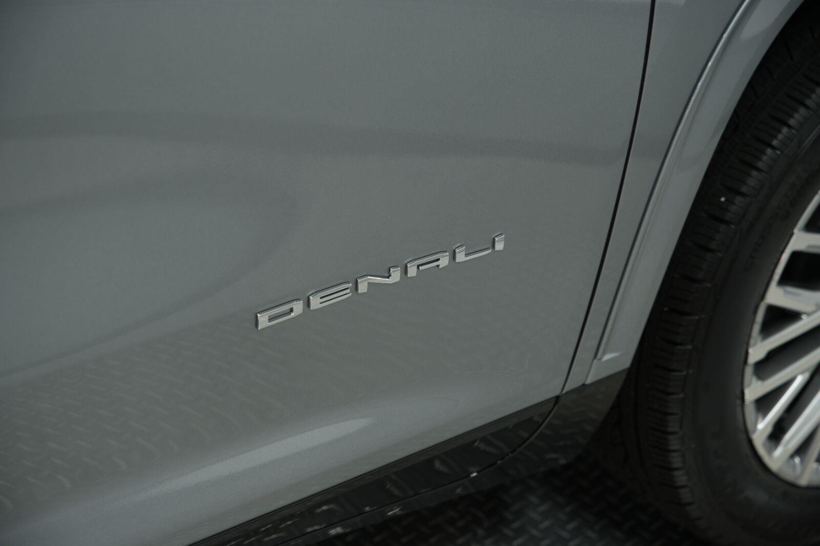 2026 GMC Acadia Denali - Photo 25
