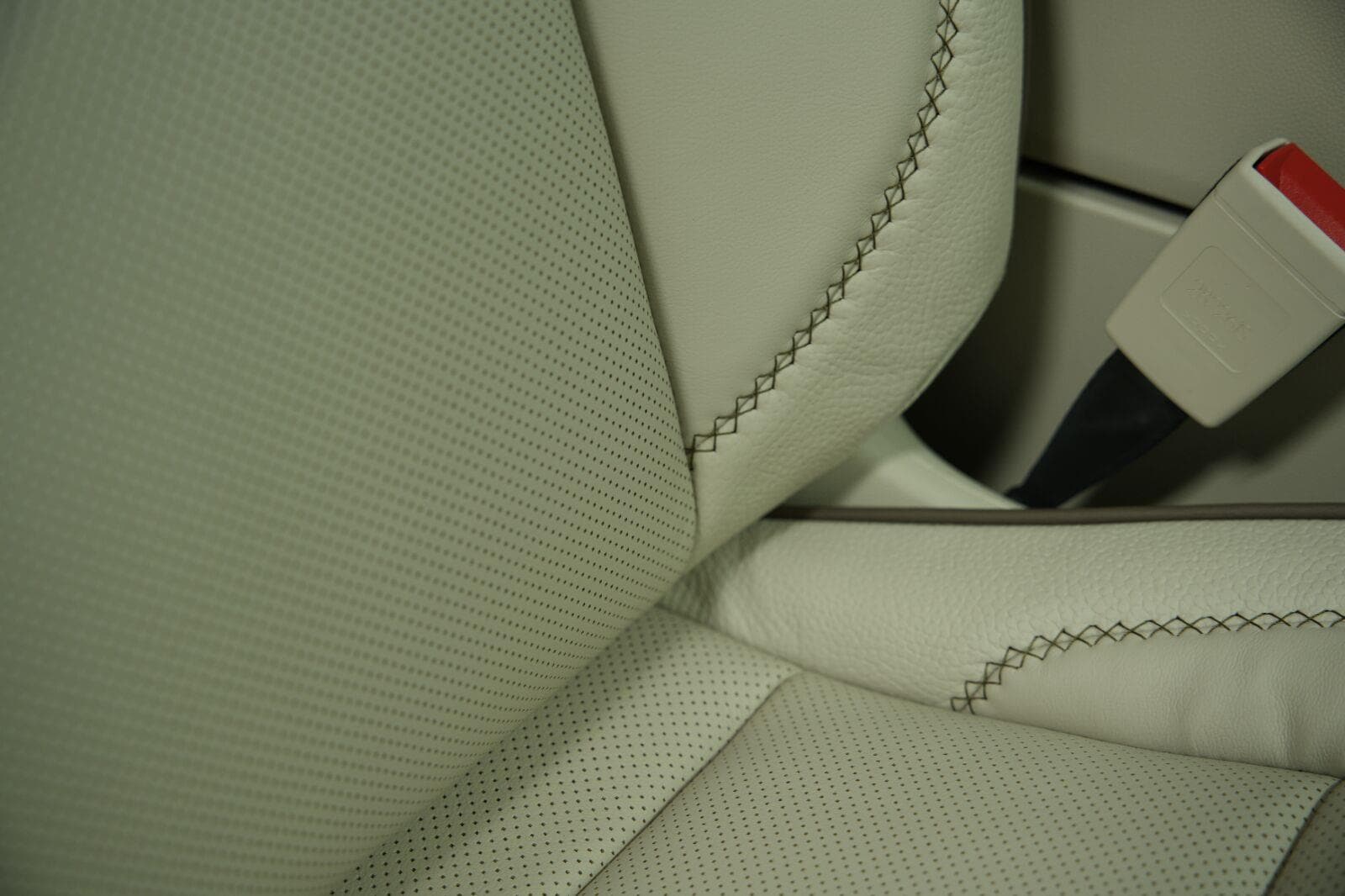 2026 GMC Yukon Denali - Photo 26