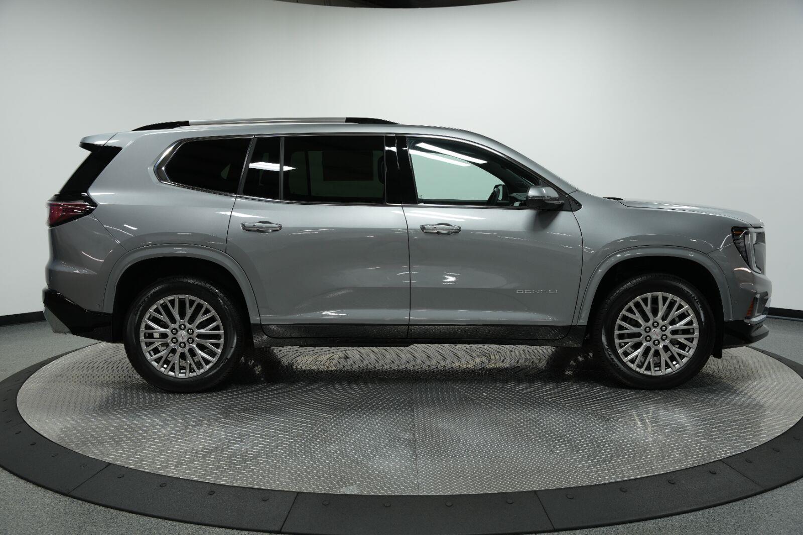 2026 GMC Acadia Denali - Photo 8