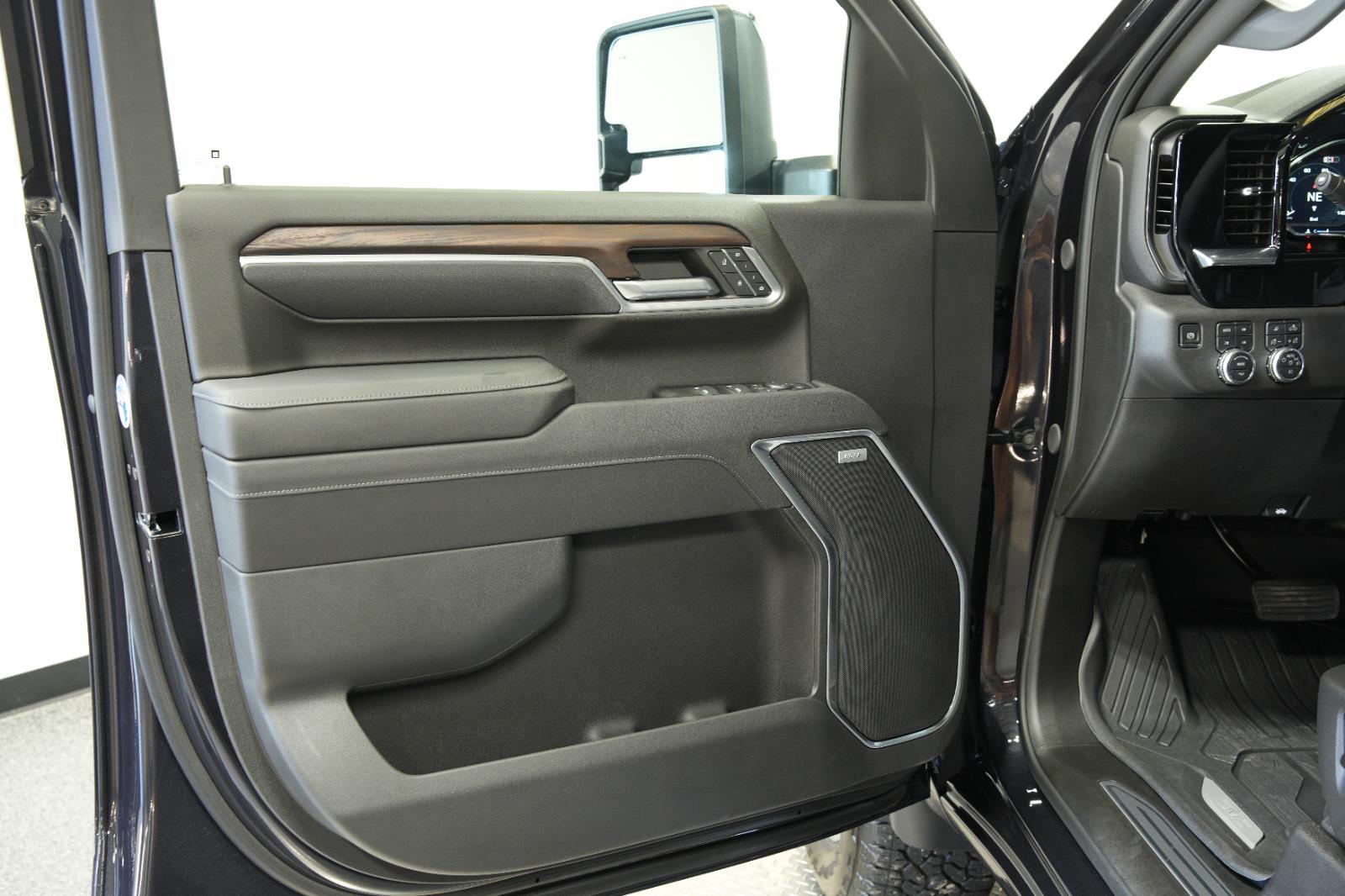 2025 GMC Sierra 2500HD SLT - Photo 22