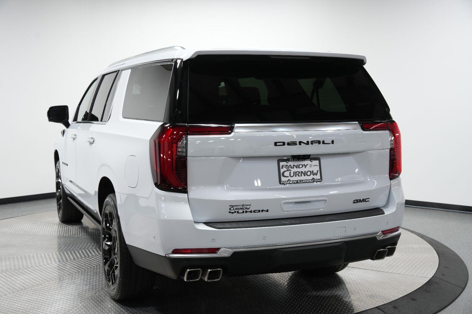 2026 GMC Yukon XL Denali - Photo 9