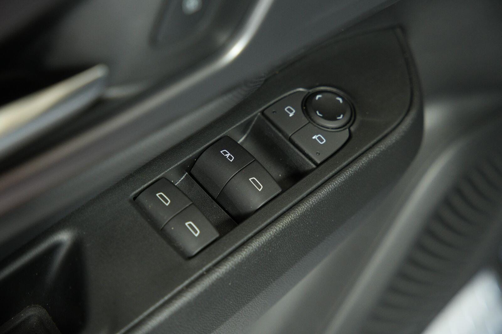 2024 Chevrolet Equinox EV Launch Edition - Photo 35