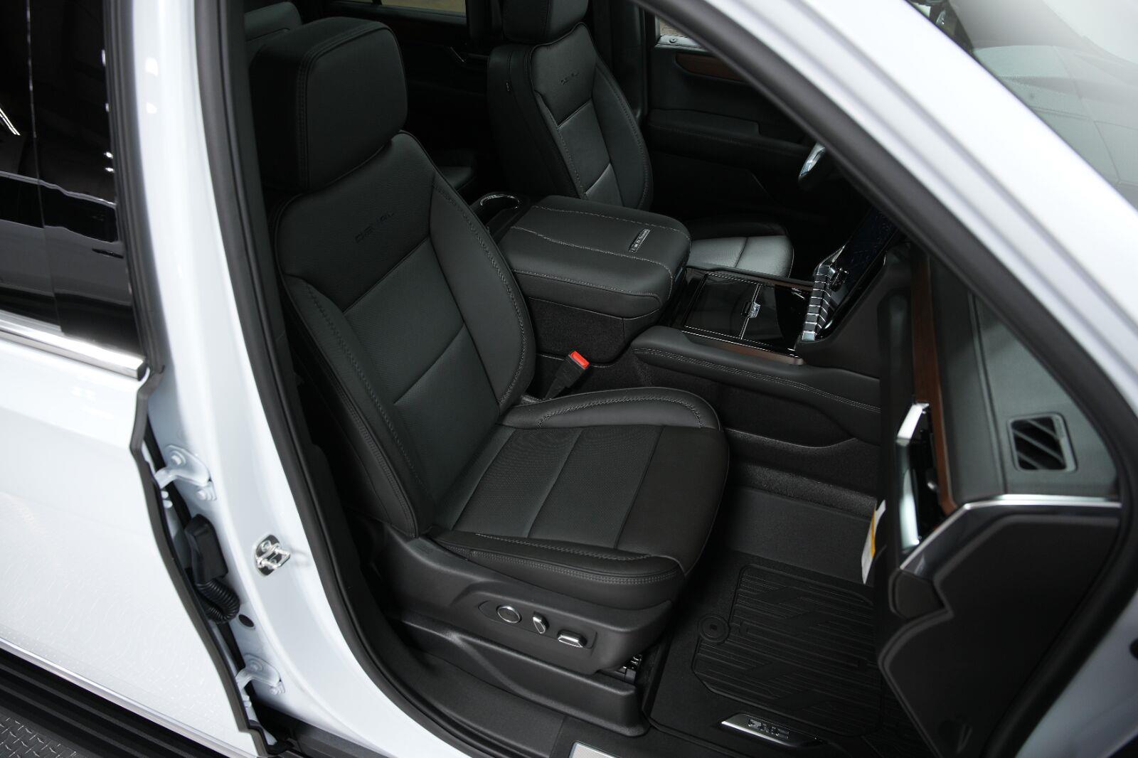 2026 GMC Yukon XL Denali - Photo 25