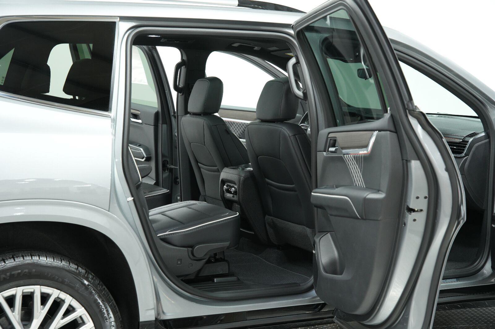 2026 GMC Acadia Denali - Photo 11