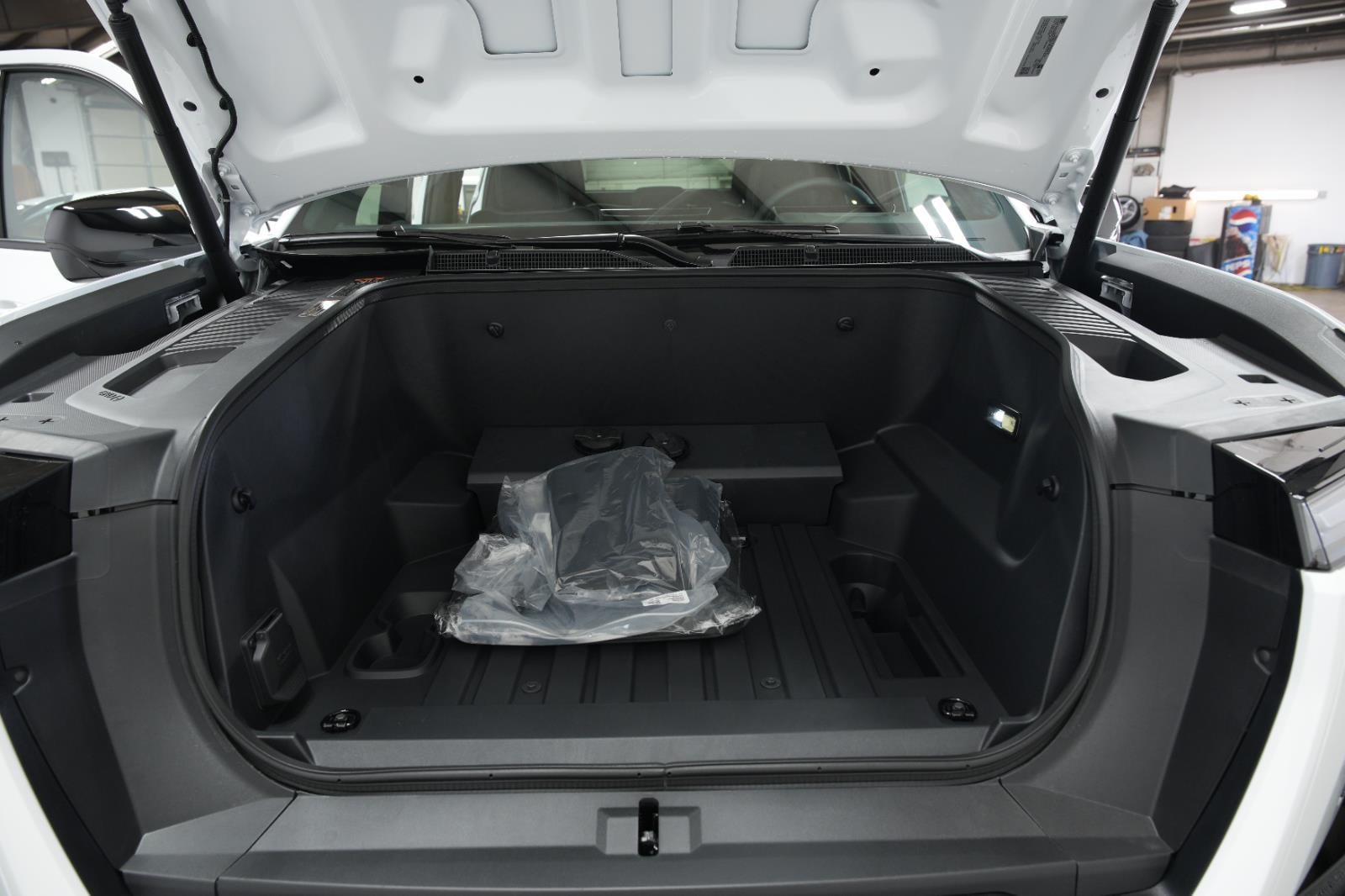 2026 GMC Sierra EV Elevation - Photo 13
