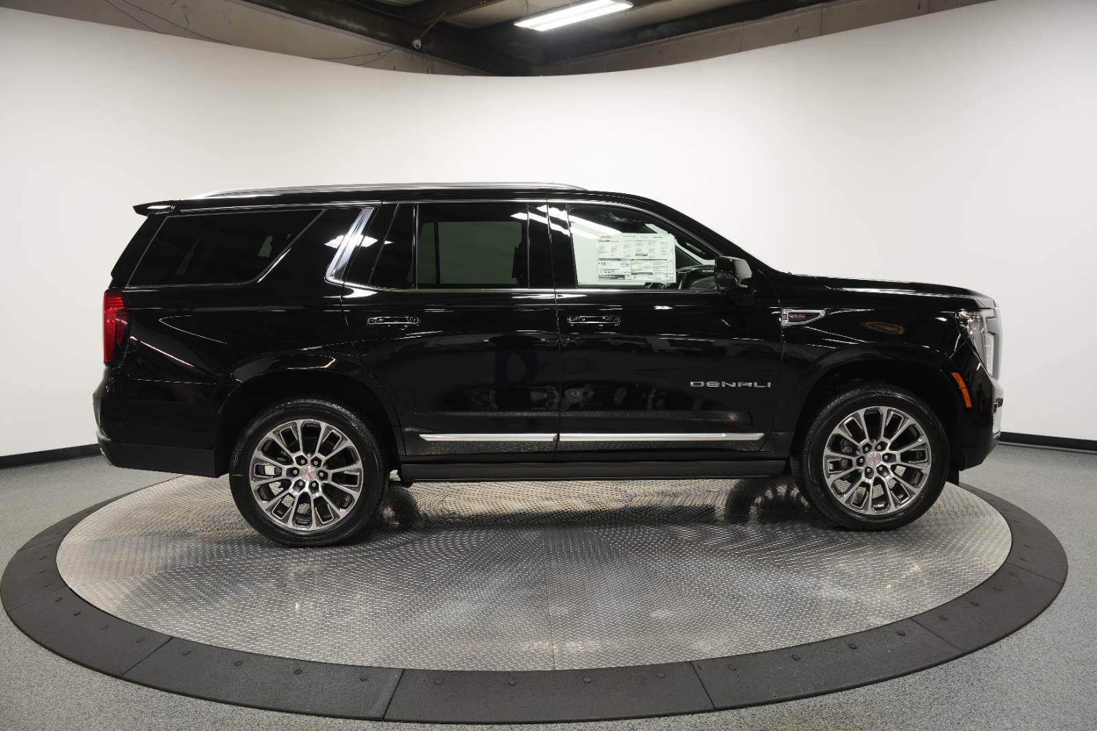 2026 GMC Yukon Denali - Photo 12