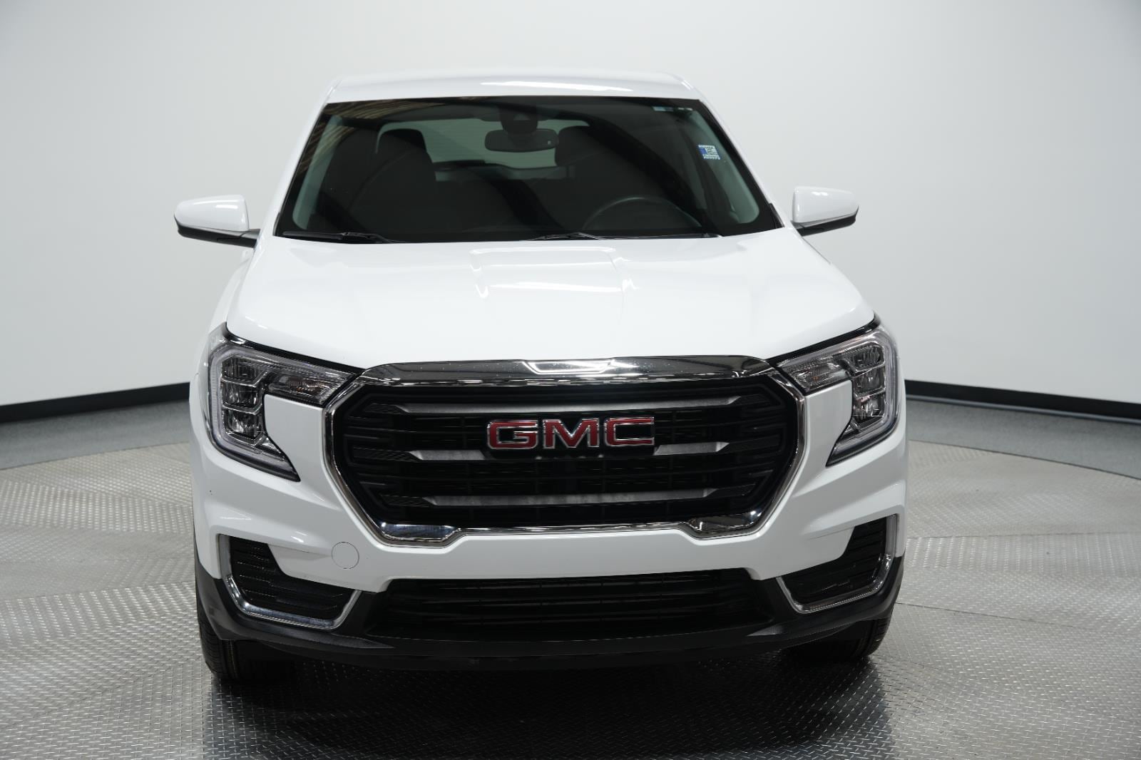 Used 2024 GMC Terrain SLE with VIN 3GKALTEG7RL375035 for sale in Kansas City