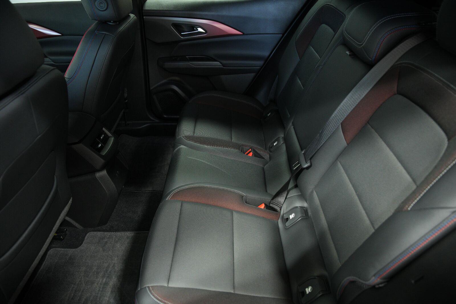 2024 Chevrolet Equinox EV Launch Edition - Photo 32