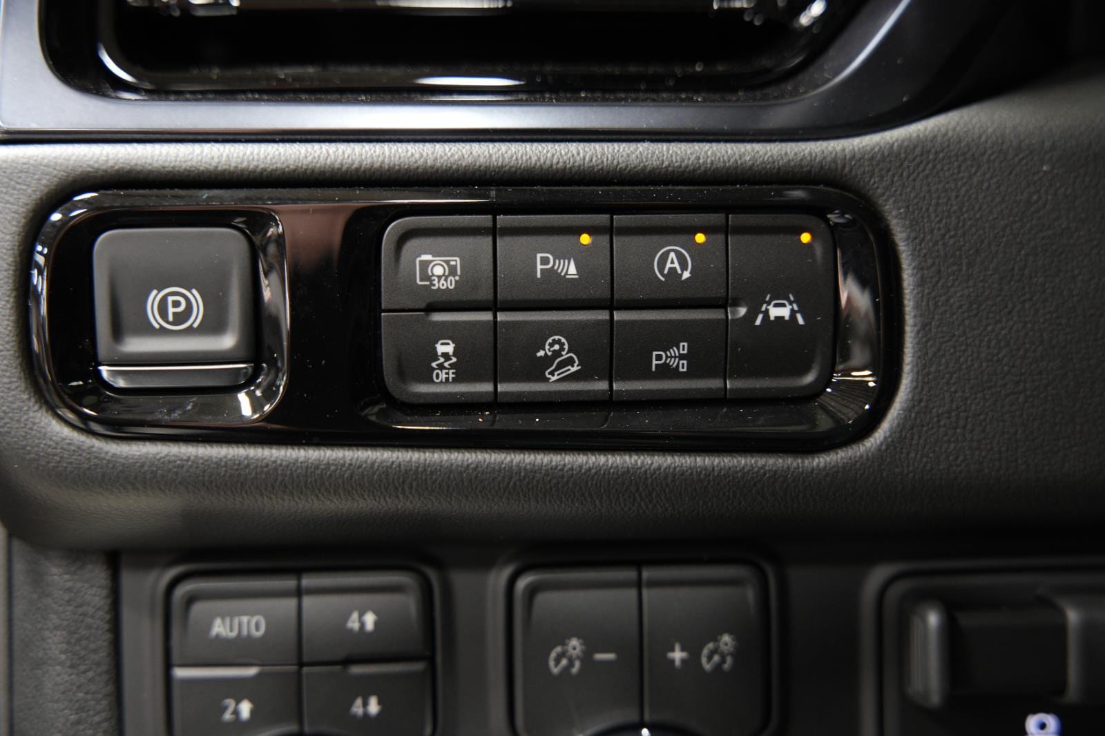 2026 GMC Yukon XL AT4 - Photo 33