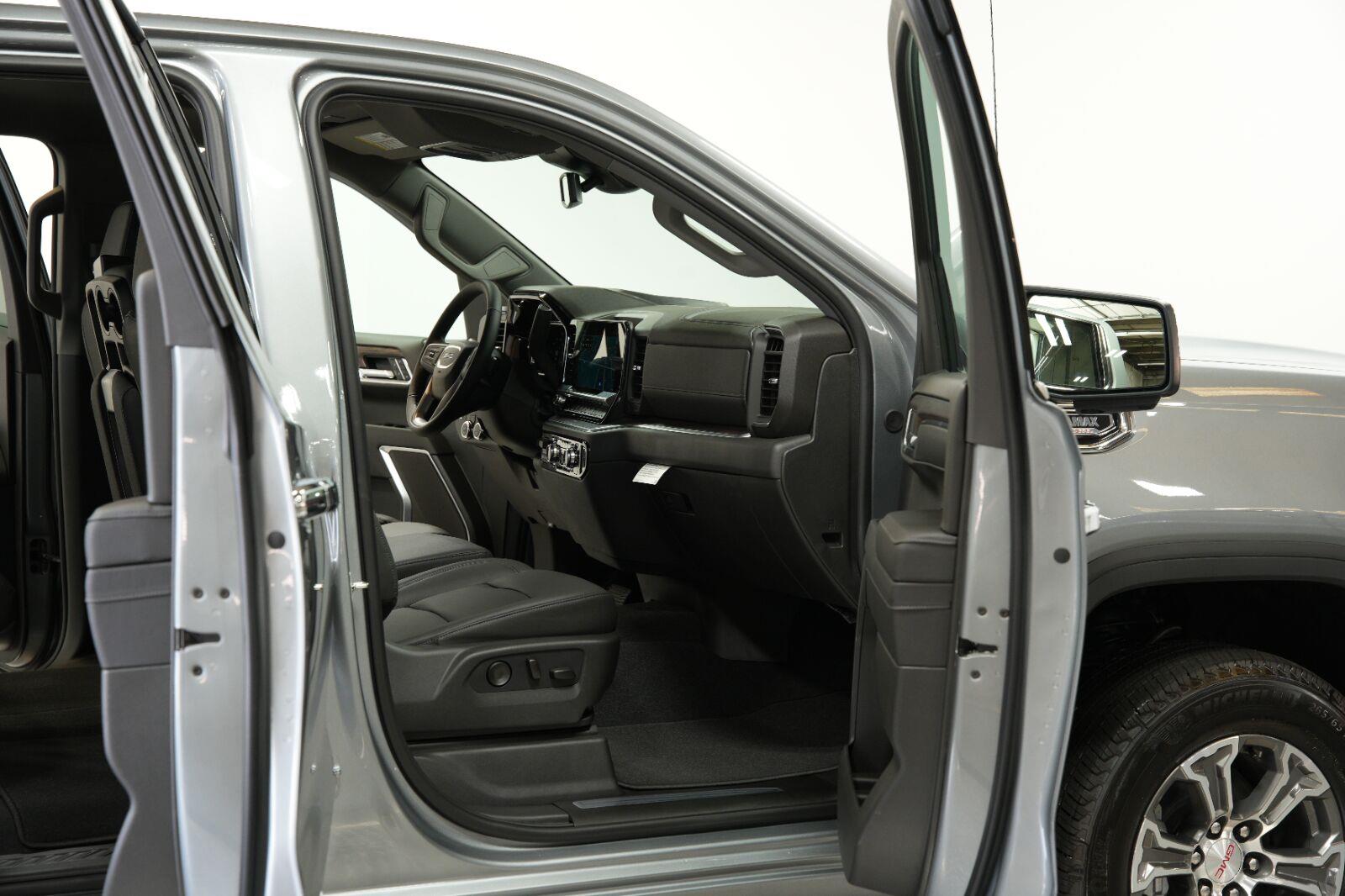 2026 GMC Sierra 1500 SLT - Photo 12