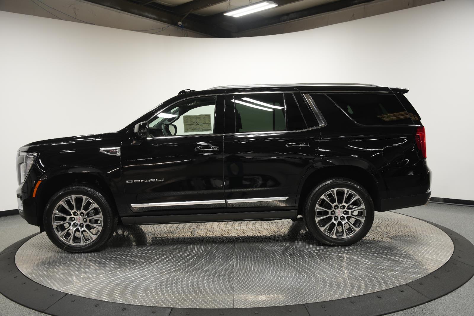 2026 GMC Yukon Denali - Photo 7
