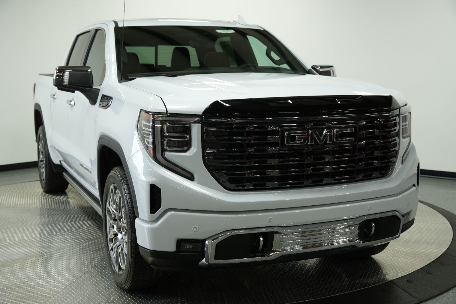 2026 GMC Sierra 1500 Denali Ultimate - Photo 2