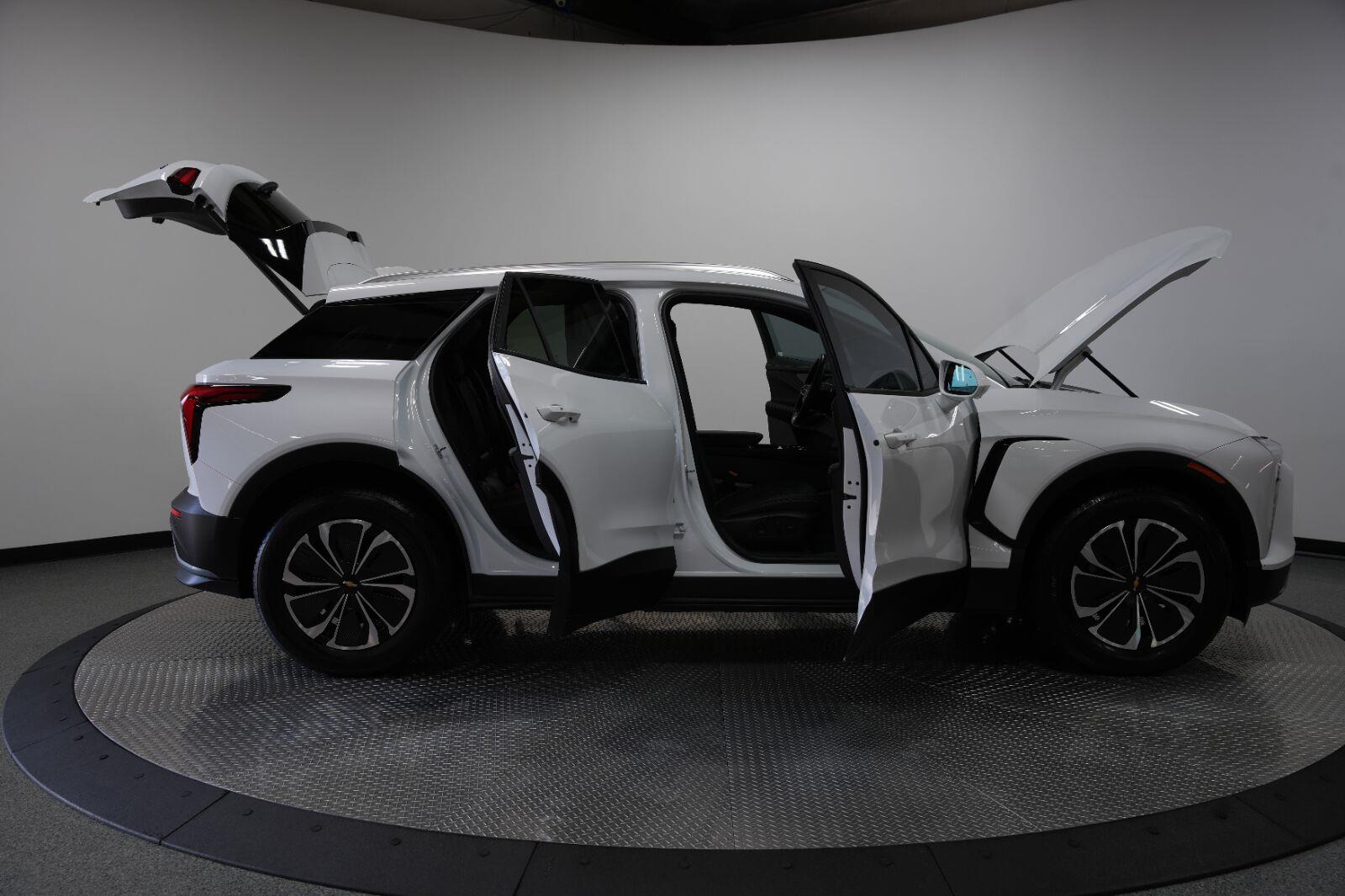 2024 Chevrolet Blazer EV LT - Photo 12