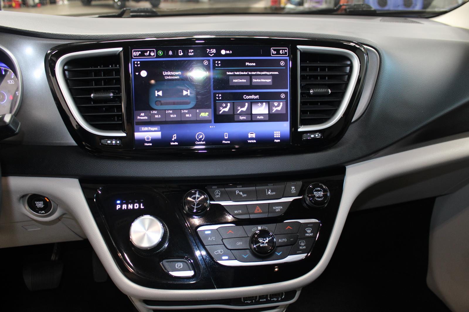2023 Chrysler Pacifica Touring L - Photo 28