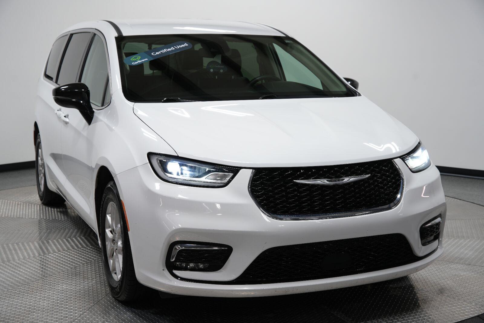 Used 2024 Chrysler Pacifica Touring L with VIN 2C4RC1BG6RR152124 for sale in Kansas City