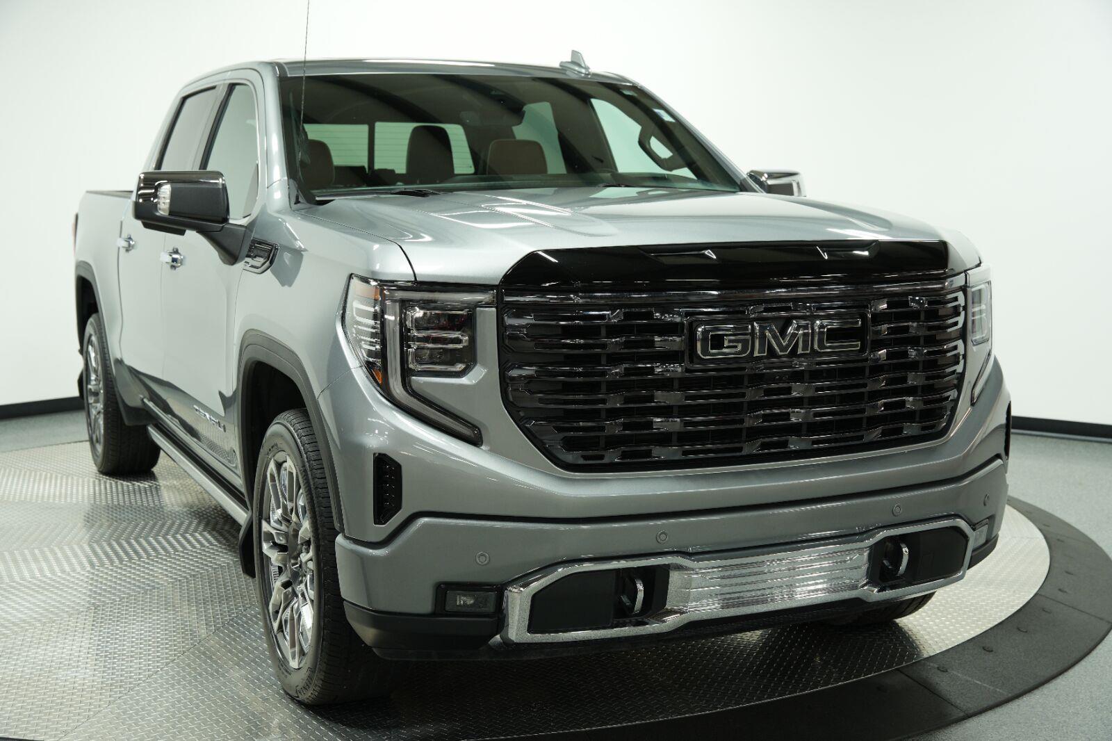 Used 2025 GMC Sierra 1500 Denali Ultimate with VIN 1GTUUHELXSZ330878 for sale in Kansas City