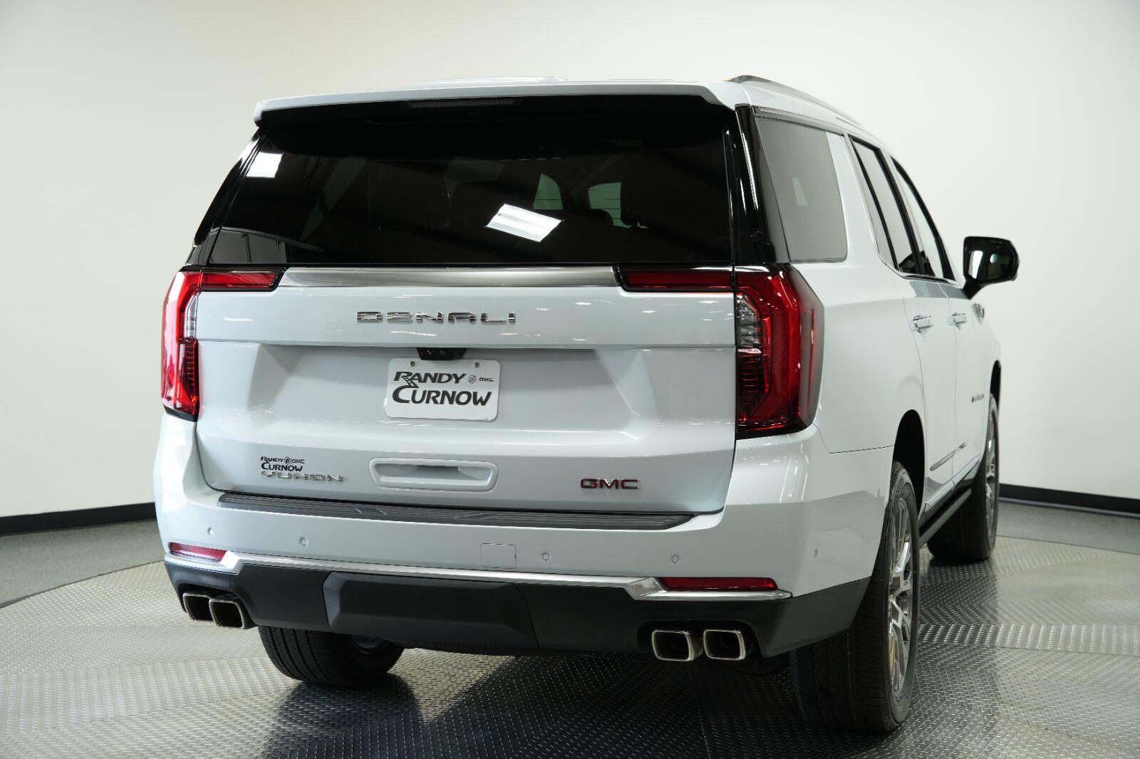 2026 GMC Yukon Denali - Photo 10