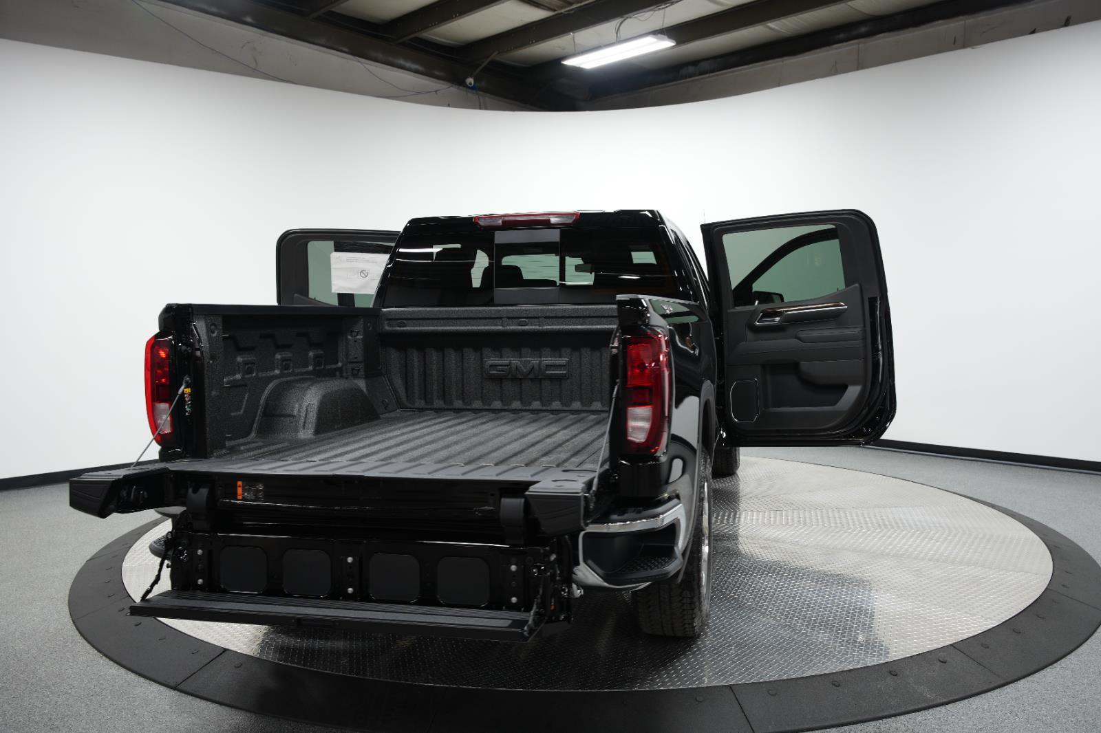 2026 GMC Sierra 1500 SLE - Photo 11