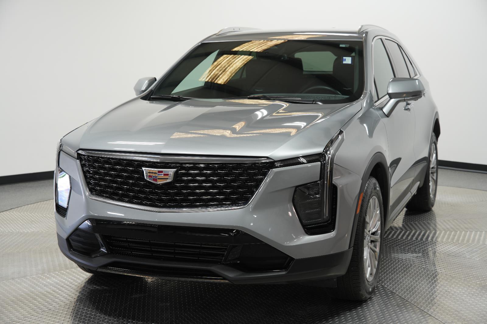 2025 Cadillac XT4 Premium Luxury photo 3