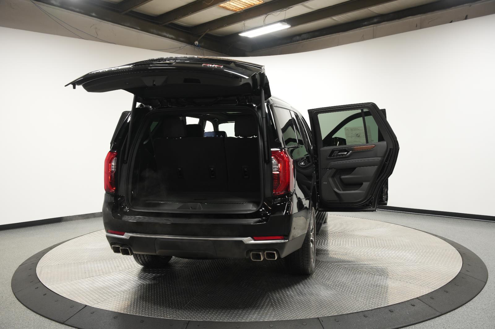 2026 GMC Yukon Denali - Photo 14