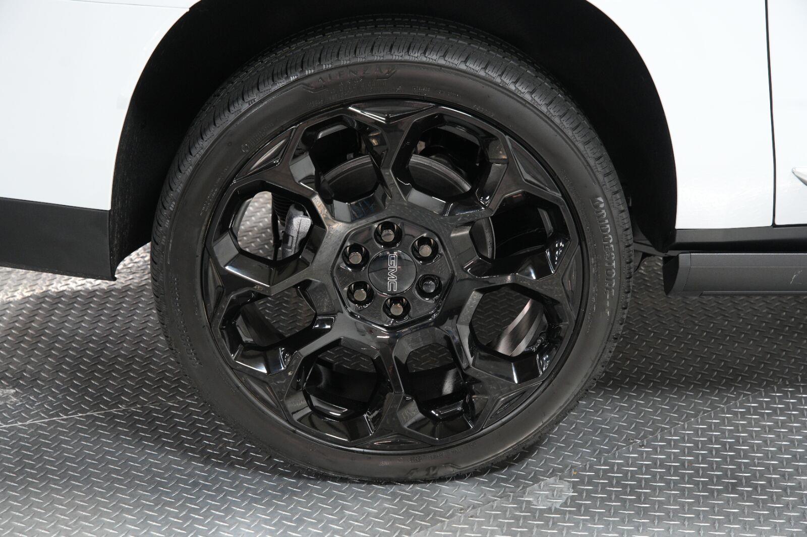 2026 GMC Yukon XL Denali - Photo 36