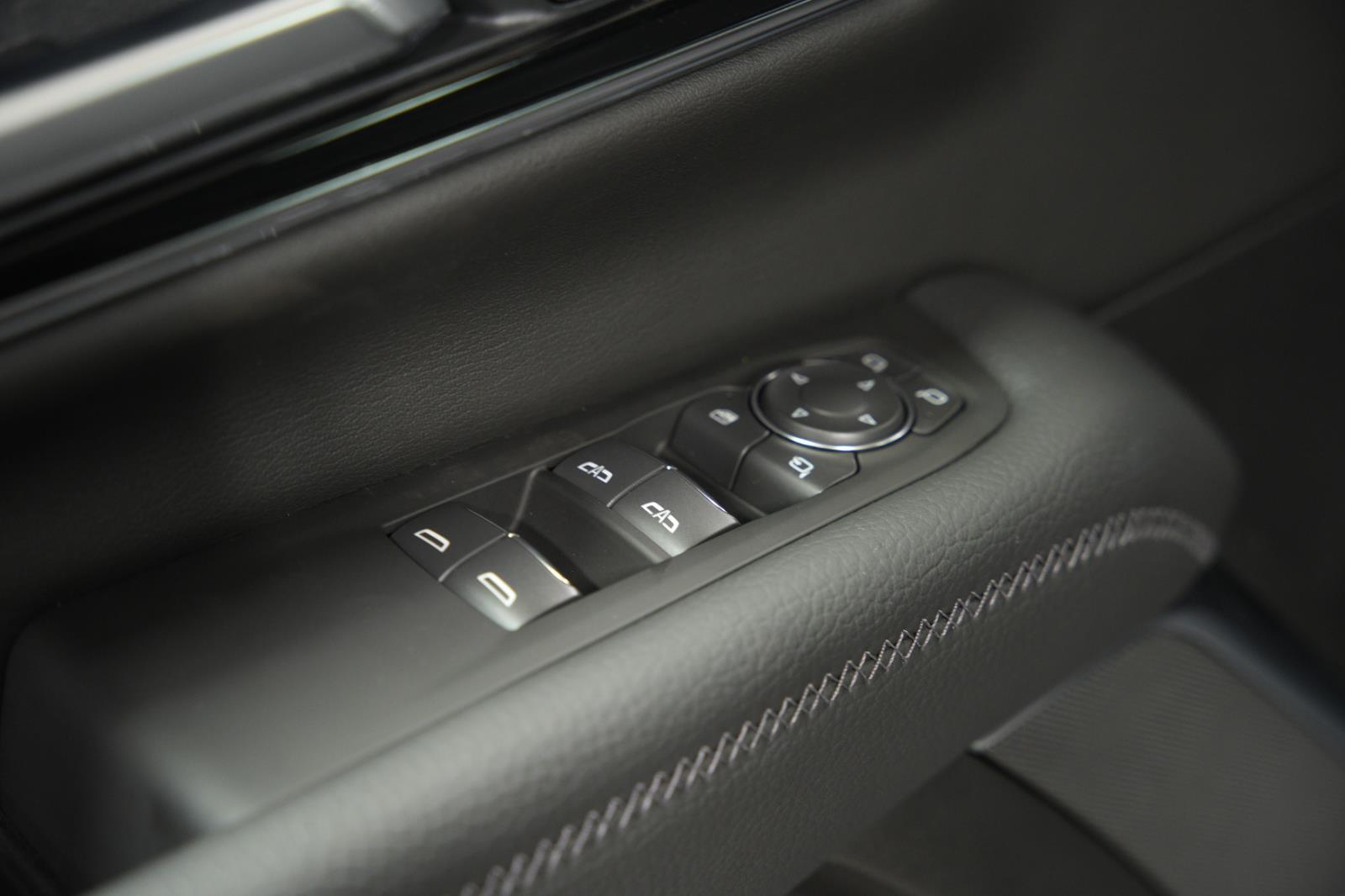 2026 GMC Yukon Denali - Photo 32