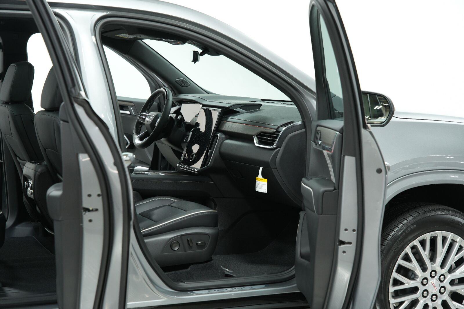 2026 GMC Acadia Denali - Photo 10