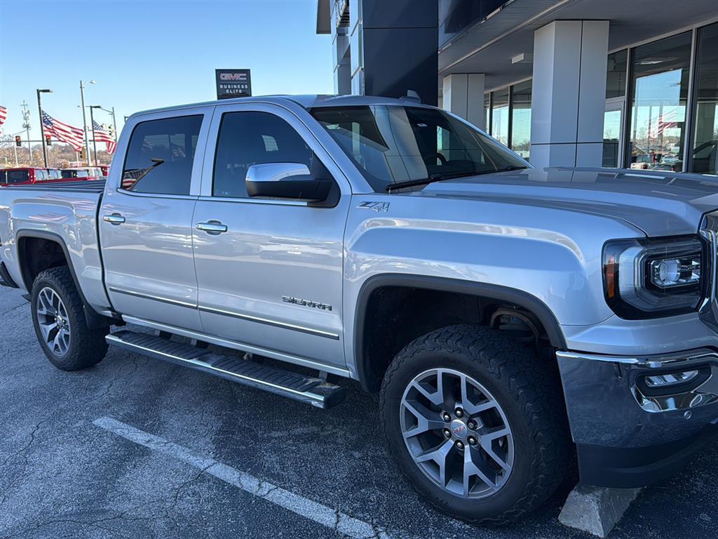 2017 Gmc Sierra 1500 SLT photo 2