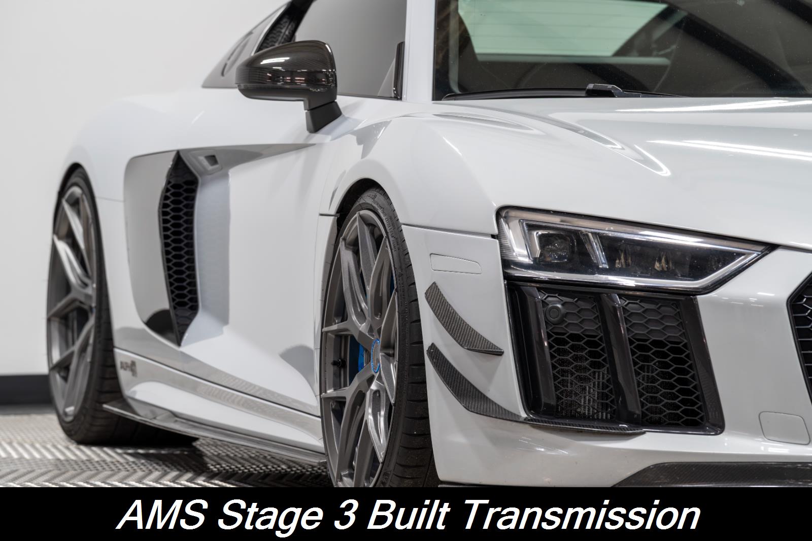 Used 2017 Audi R8 Base with VIN WUAKBAFX6H7901165 for sale in Kansas City