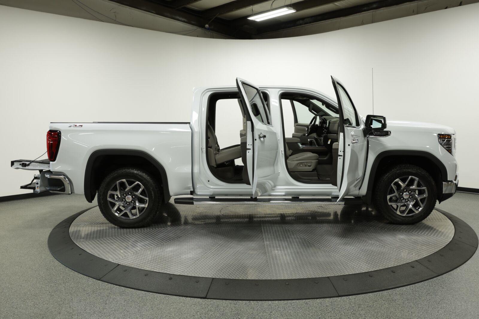 2026 GMC Sierra 1500 SLT - Photo 10