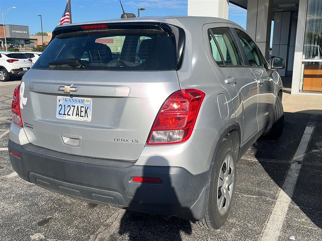 2016 Chevrolet Trax LS photo 2