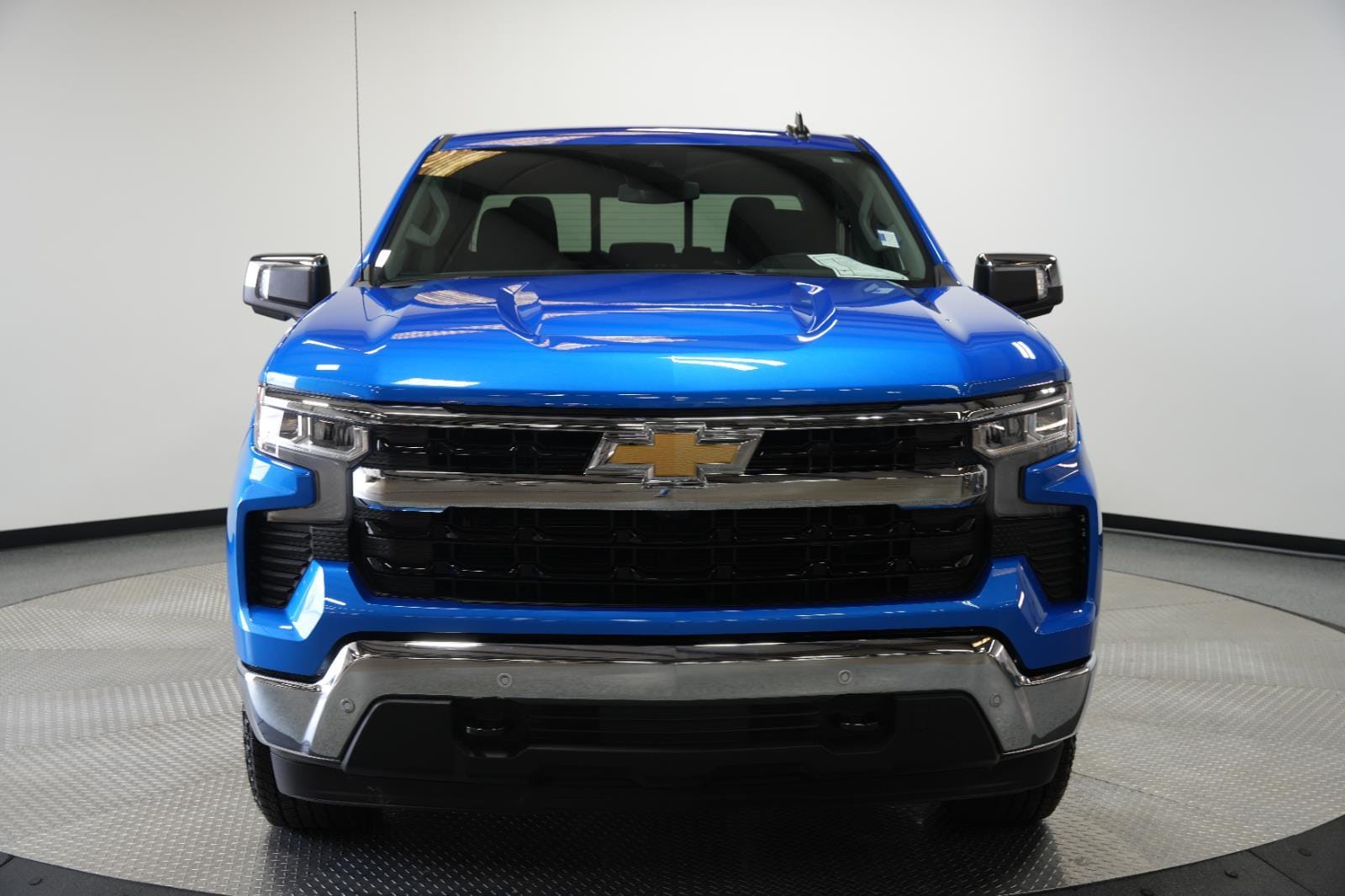 Used 2025 Chevrolet Silverado 1500 LT with VIN 1GCUKDED1SZ286082 for sale in Kansas City