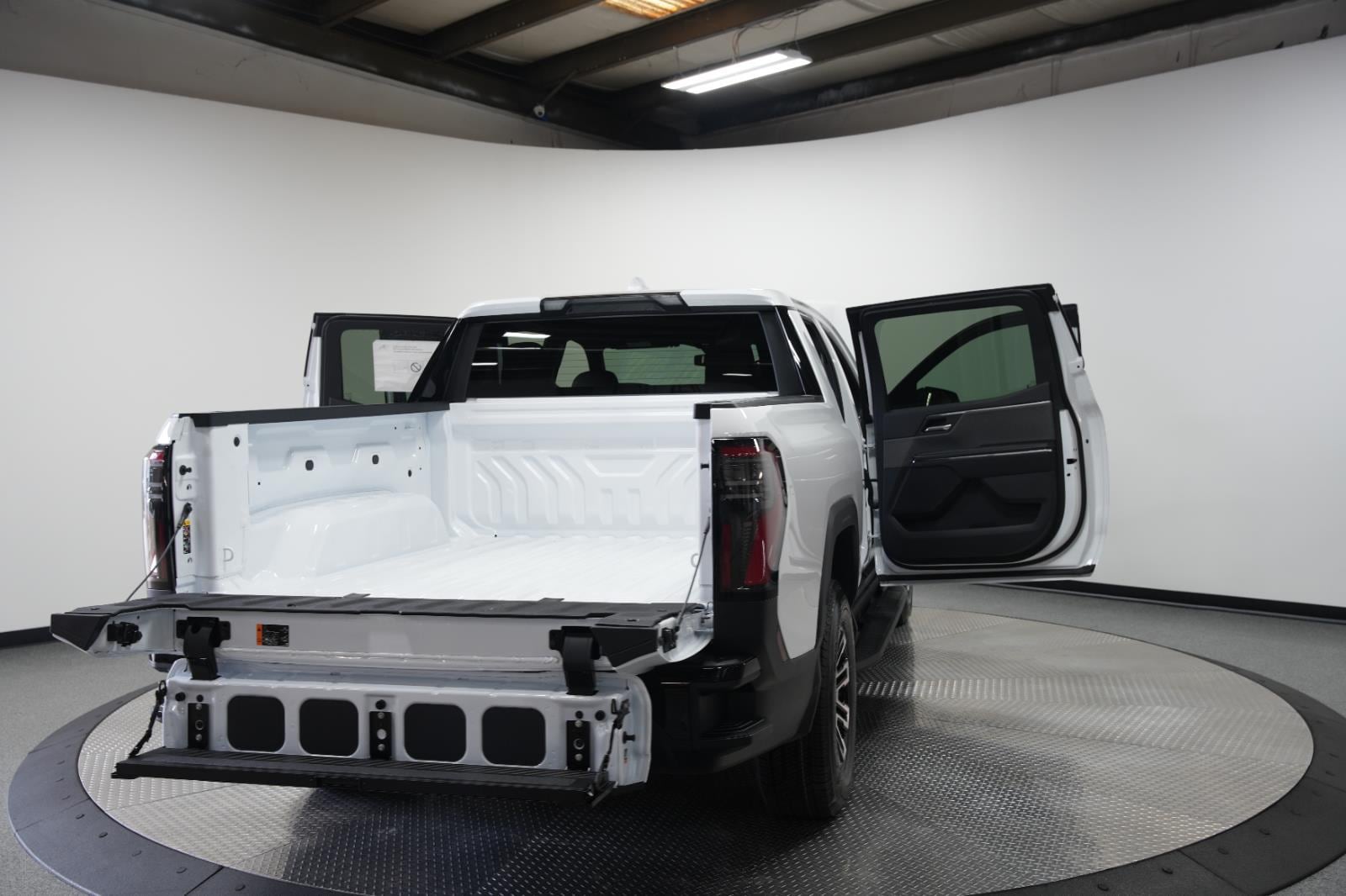 2026 GMC Sierra EV Elevation - Photo 11