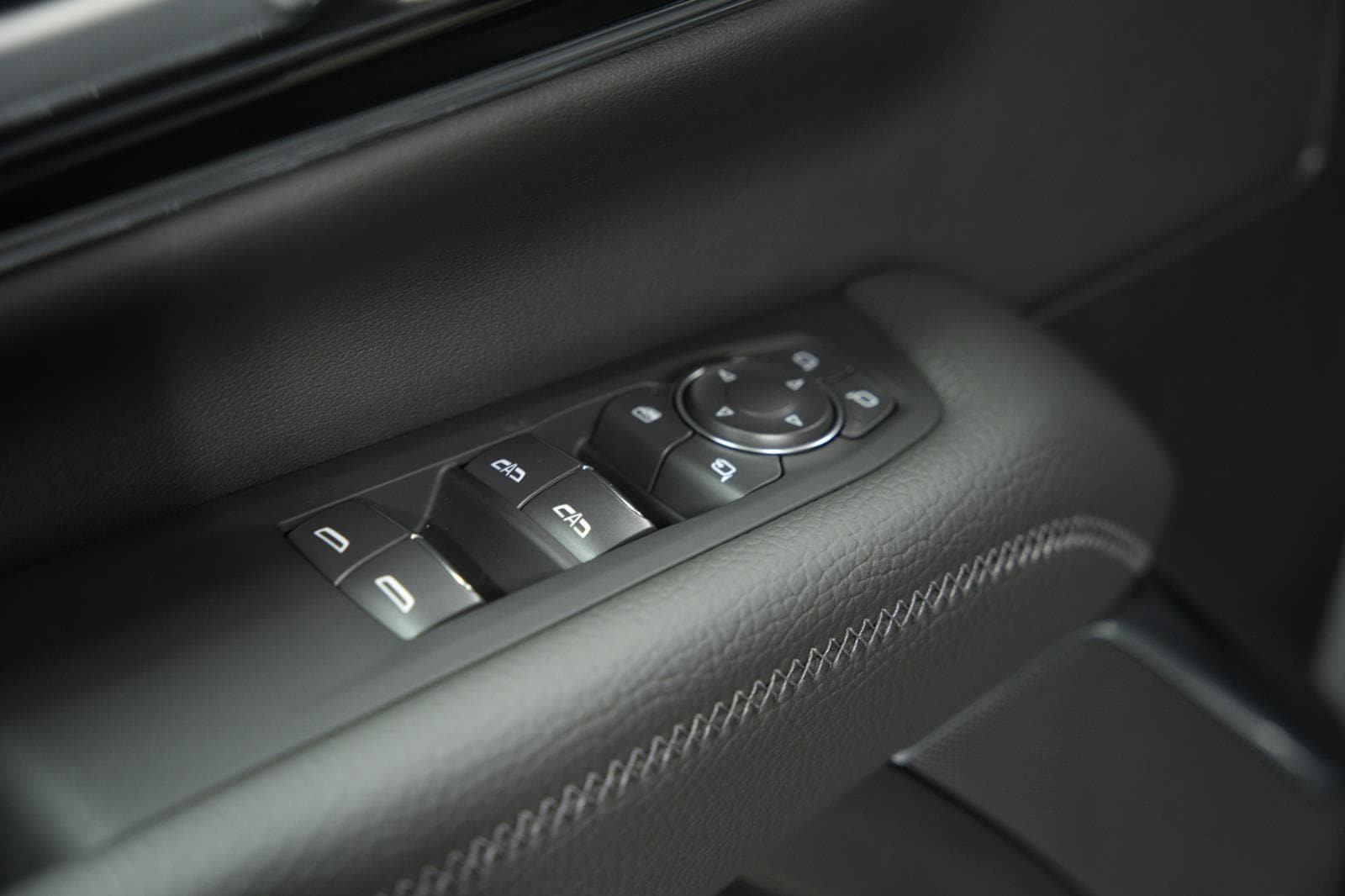 2026 GMC Yukon Denali - Photo 32