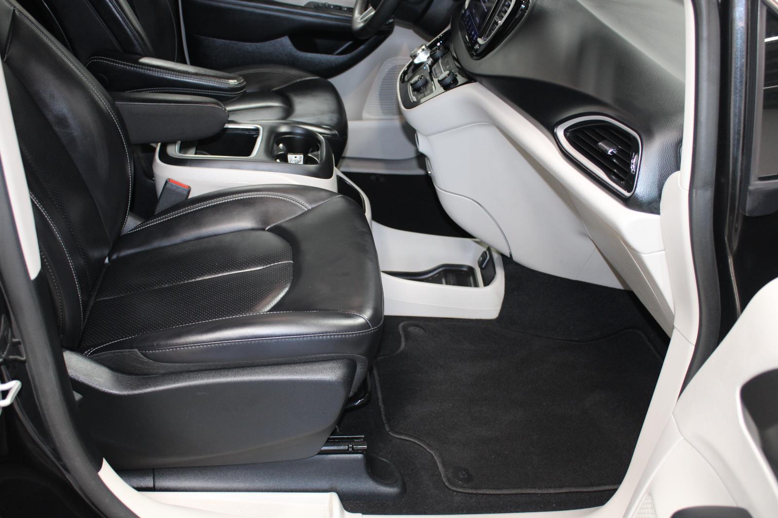 2023 Chrysler Pacifica Touring L - Photo 17