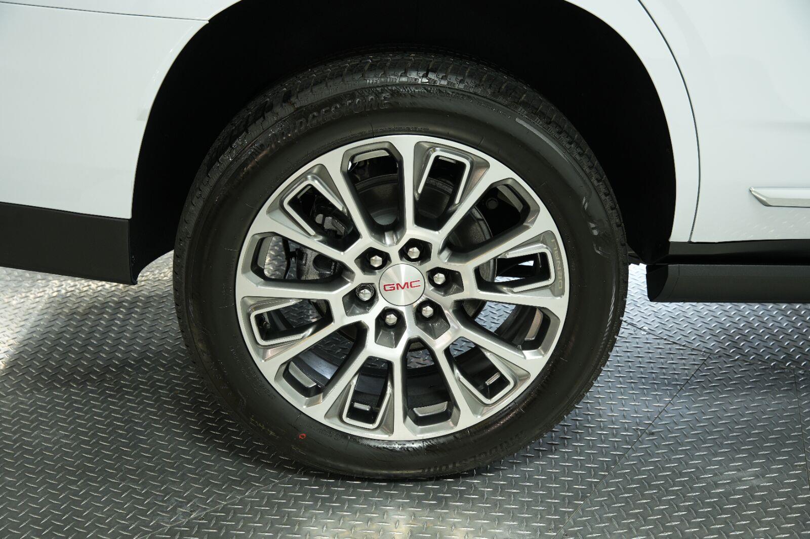 2026 GMC Yukon Denali - Photo 33