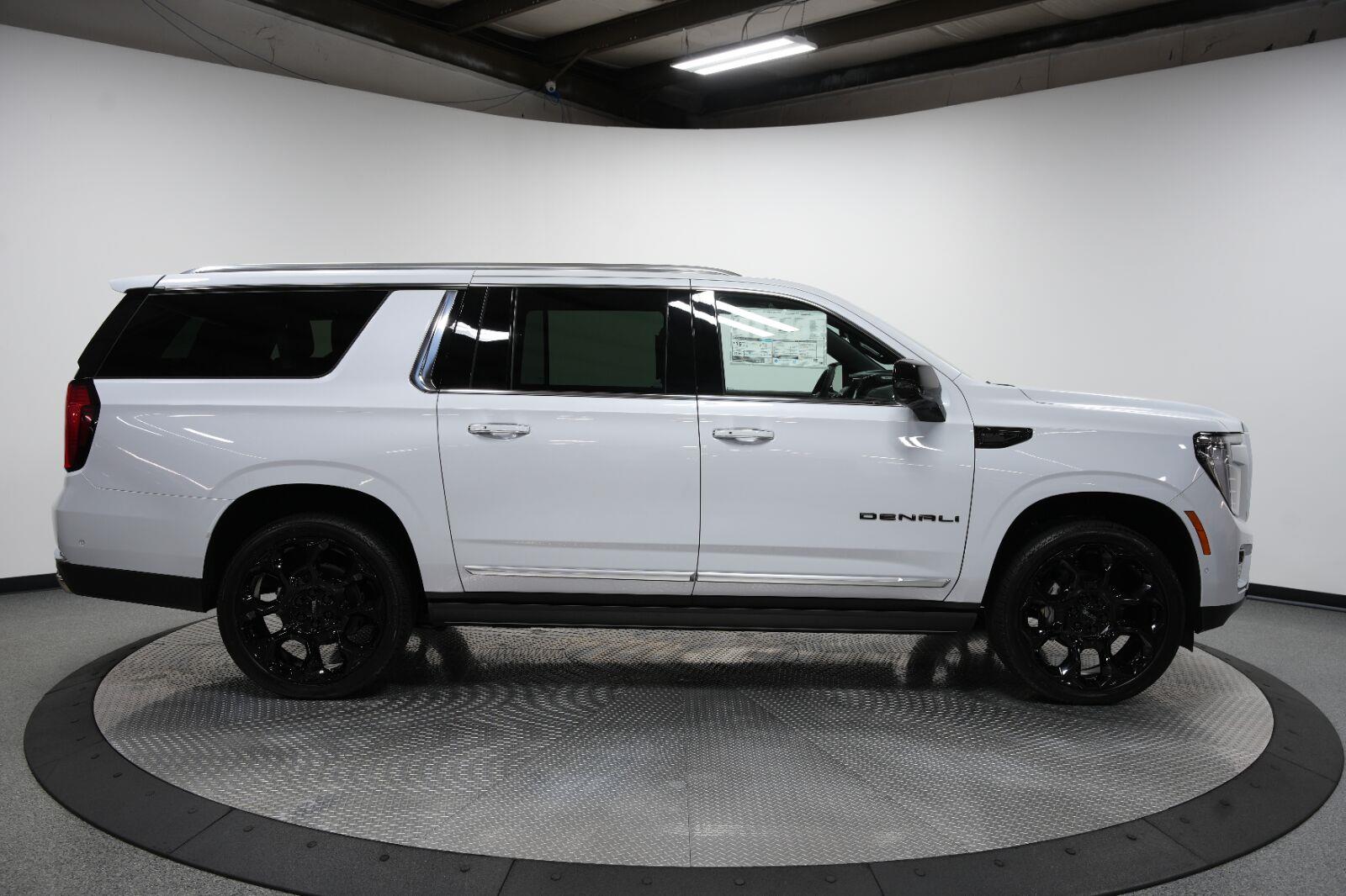 2026 GMC Yukon XL Denali - Photo 12