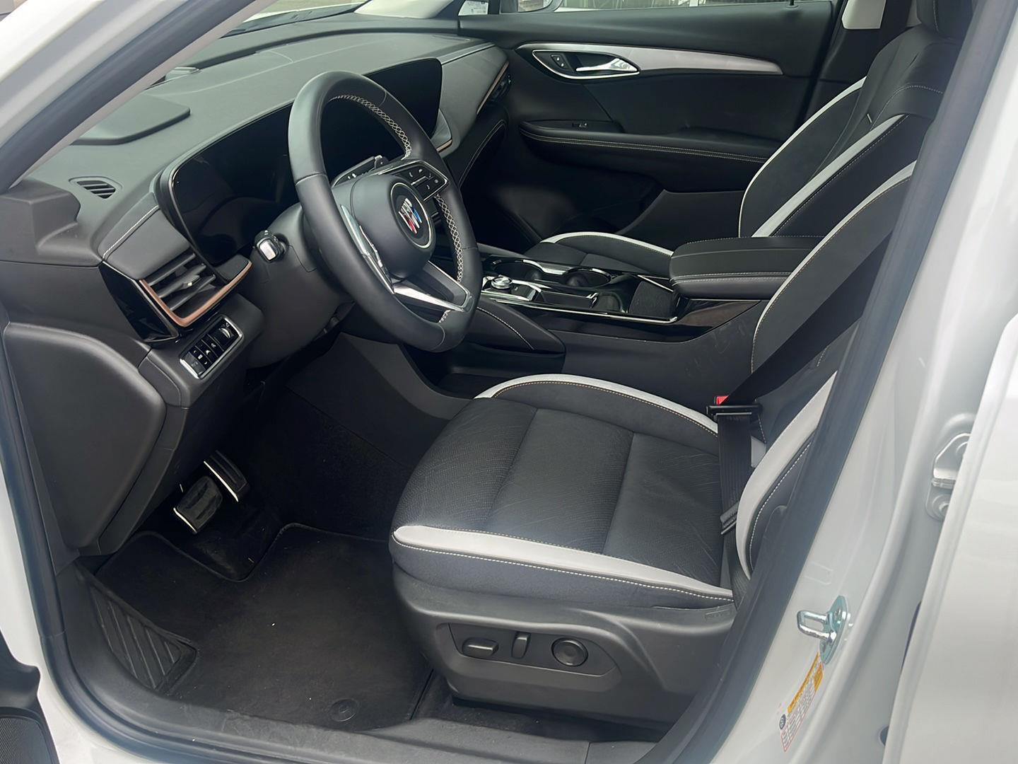 2025 Buick Envision Sport Touring photo 3