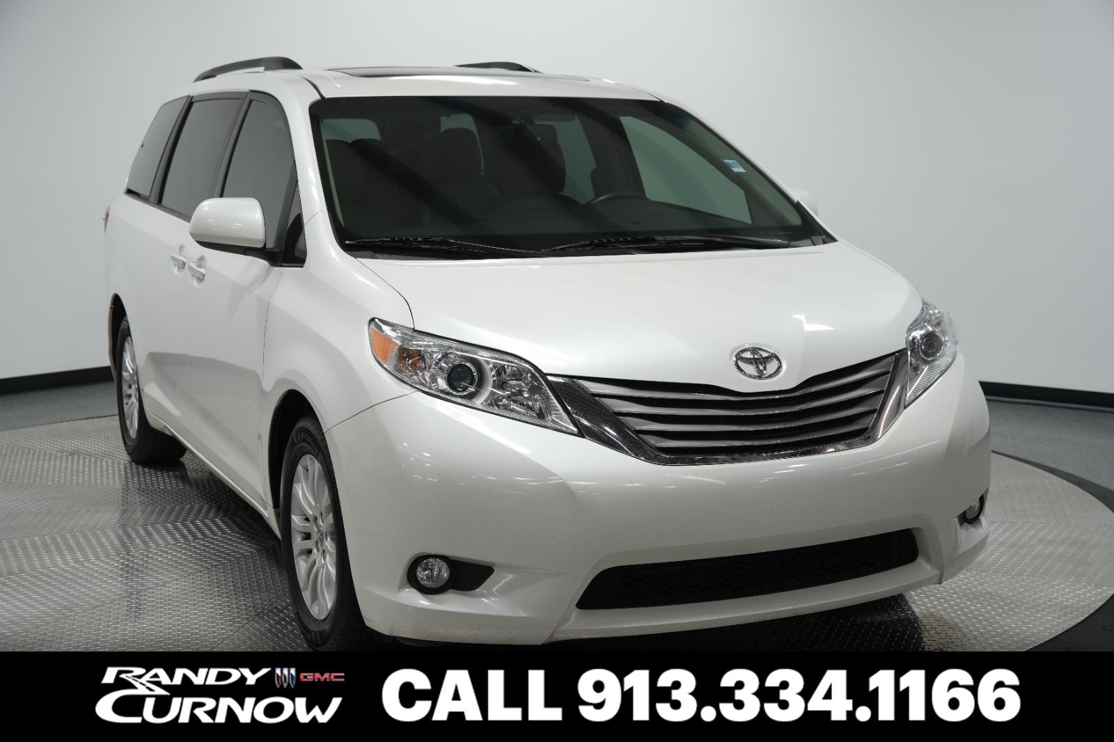 2017 Toyota Sienna XLE's photo