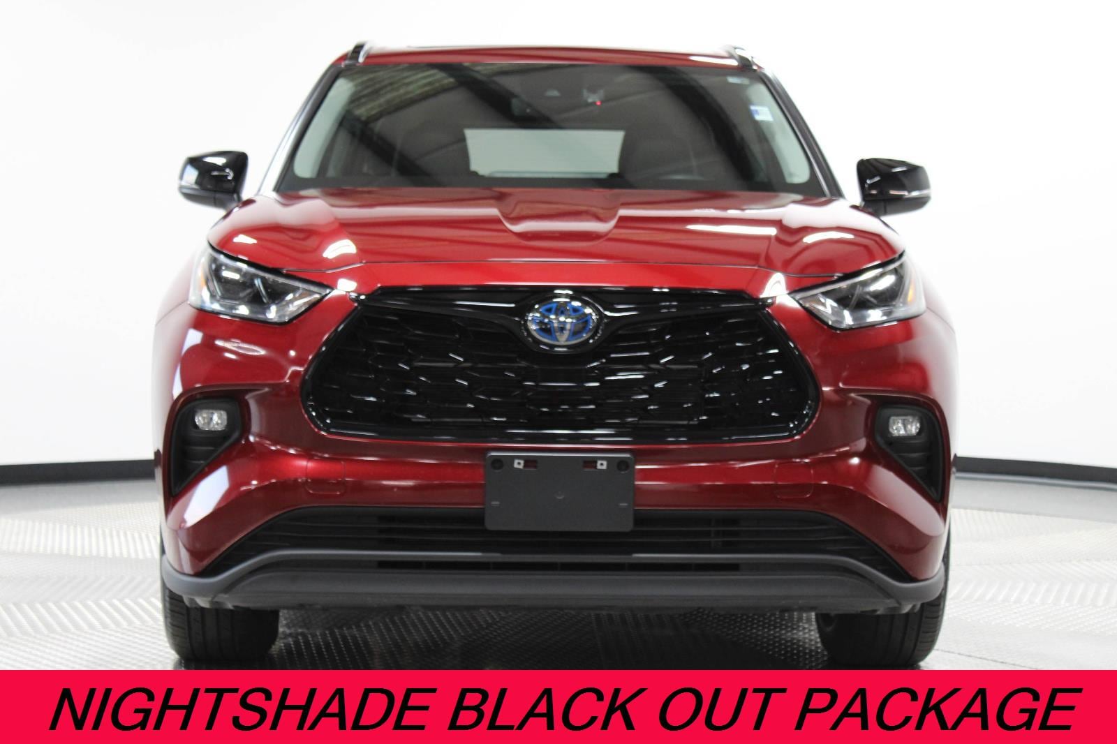 Used 2024 Toyota Highlander XLE Nightshade with VIN 5TDKARAH8RS529897 for sale in Kansas City