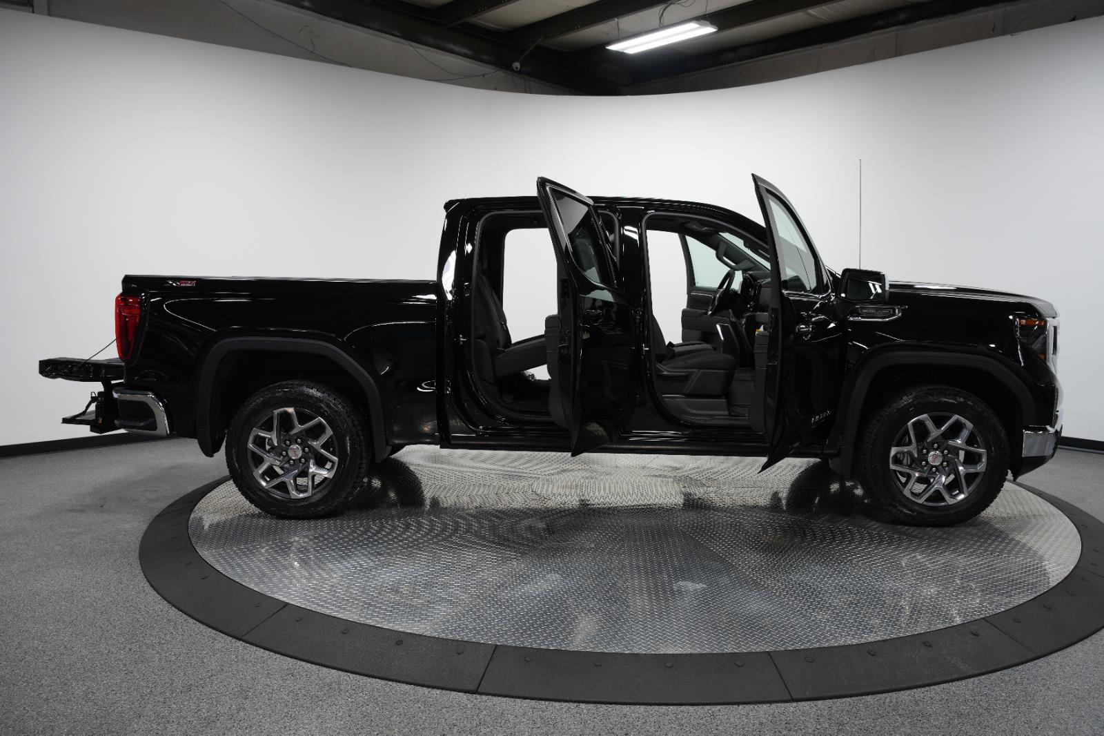 2026 GMC Sierra 1500 SLE - Photo 10