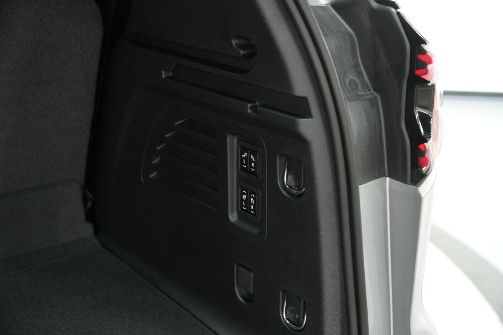 2026 GMC Acadia Denali - Photo 14