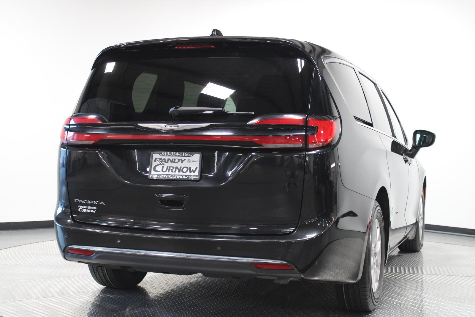 2023 Chrysler Pacifica Touring L - Photo 10